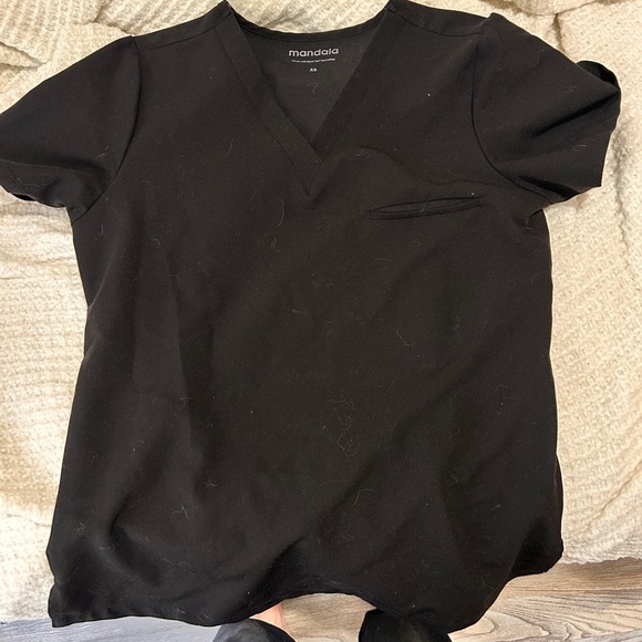 Scrub tops ⭐️ multiple - Picture 3 of 6